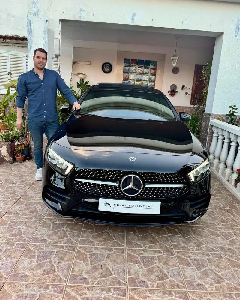 Mercedes Clase A negro importado por RB Automotive