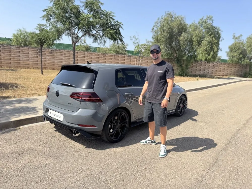Volkswagen Golf GTI gris importado por RB Automotive