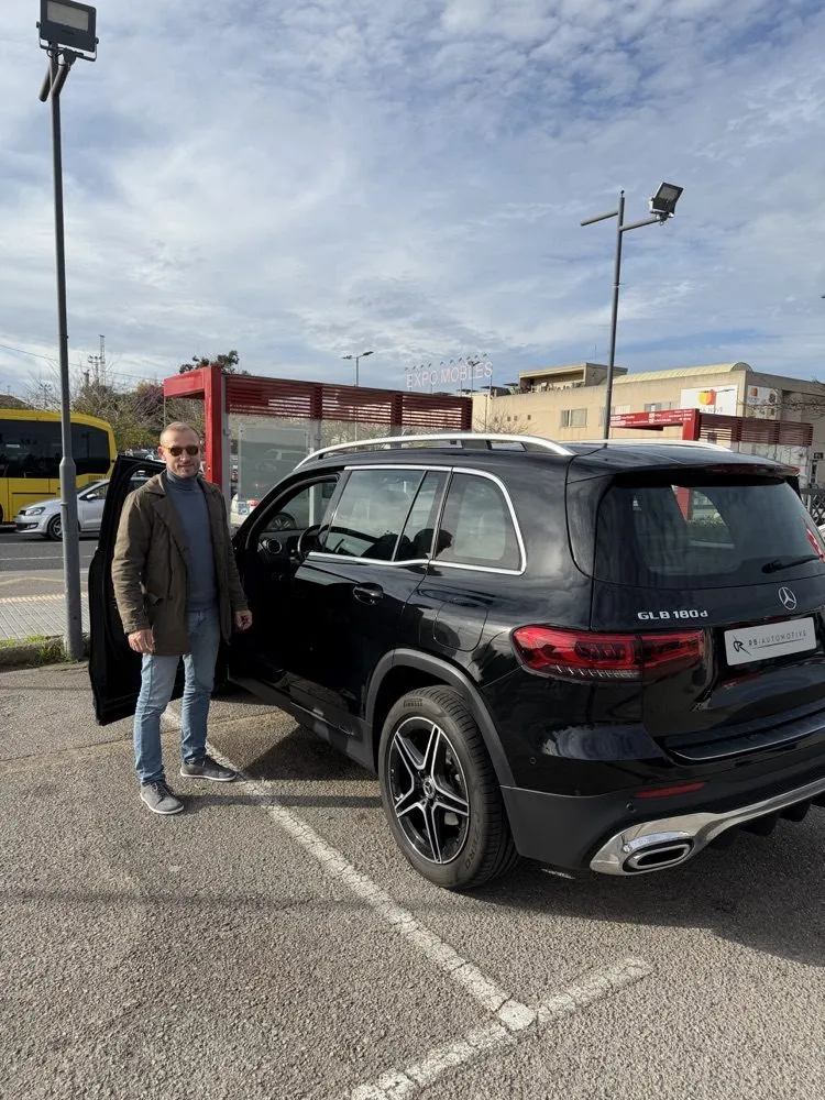 Mercedes GLB negro importado por RB Automotive