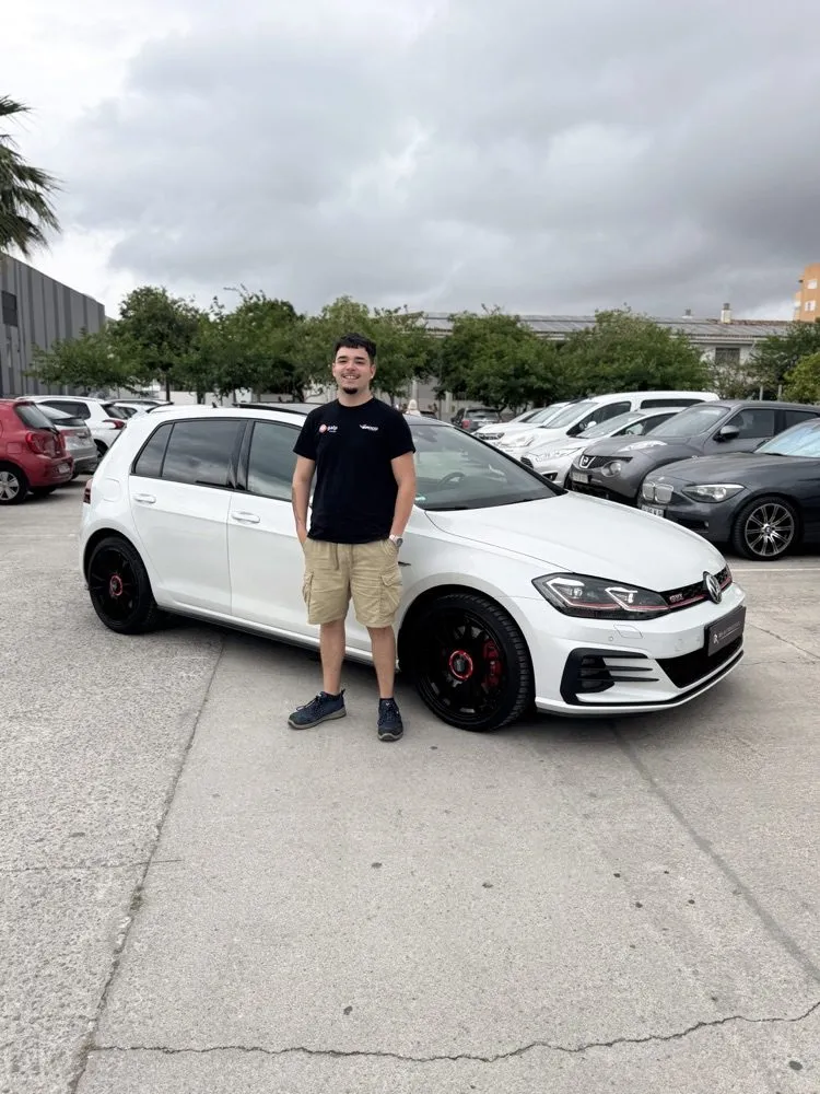 Volkswagen Golf GTI blanco importado por RB Automotive