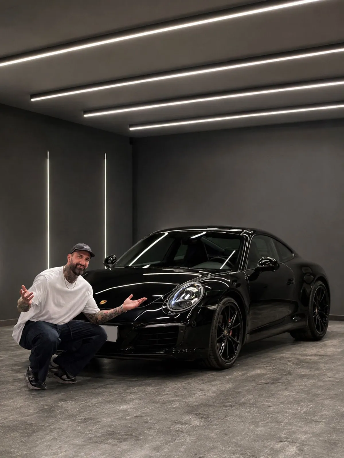 Porsche negro entregado a Xisco