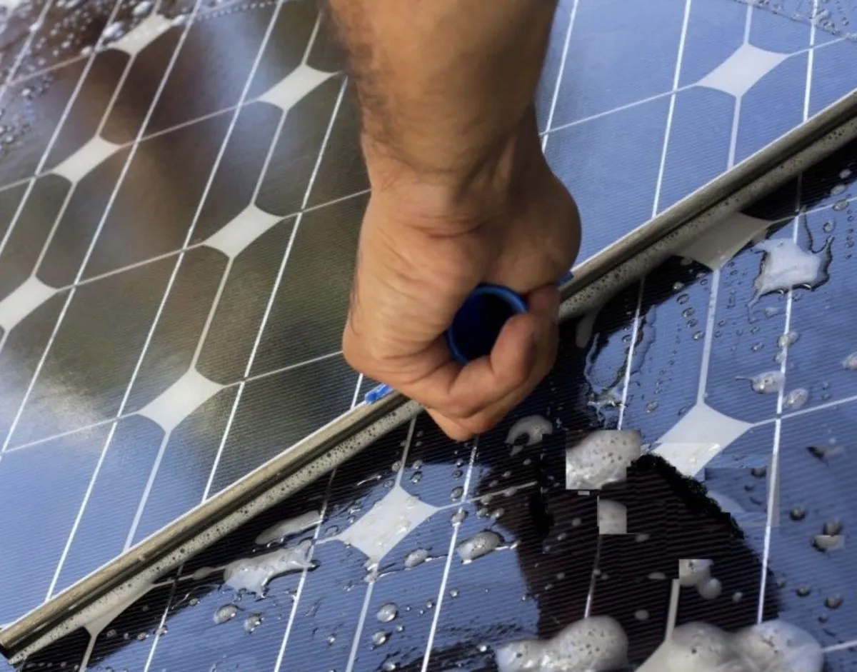 Mantenimiento Básico de Placas Solares