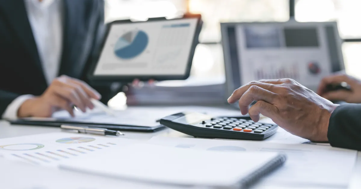 hands preparing taxes