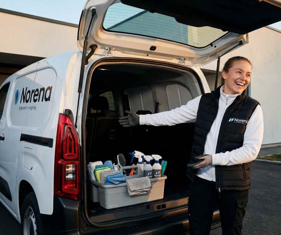 Norena team i arbejdstøj i et lyst københavnsk hjem