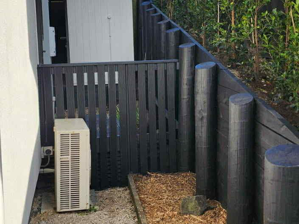 fence repairs Auckland fixing damaged timber fence panels