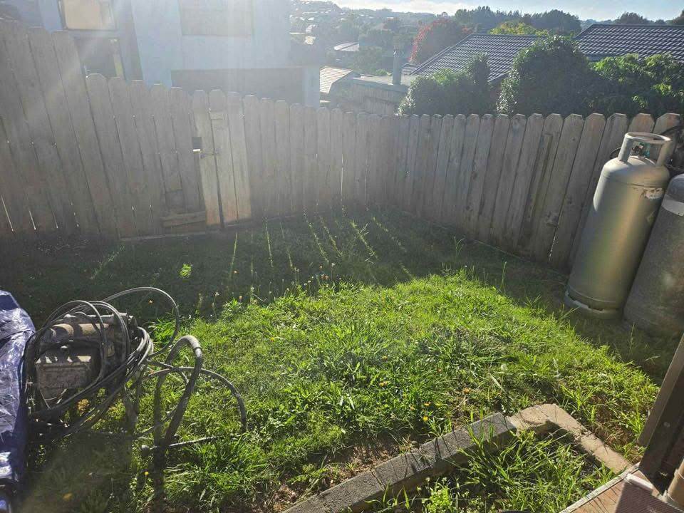 water blasting fence Auckland removing dirt and grime before painting