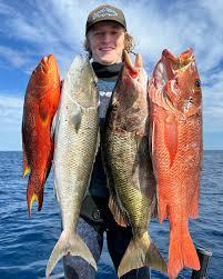 Glenn the spearo demonstrating White Tip filleting knife in action
