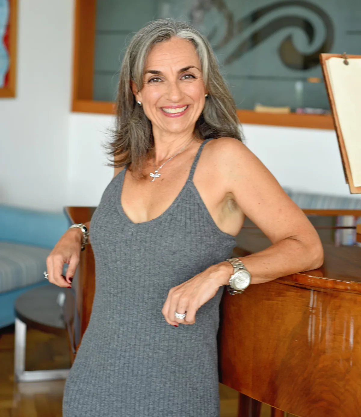 Karen Church - holistic health consultant prepearing green juice