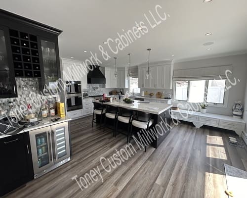Dining Room Table in Ronkonkoma