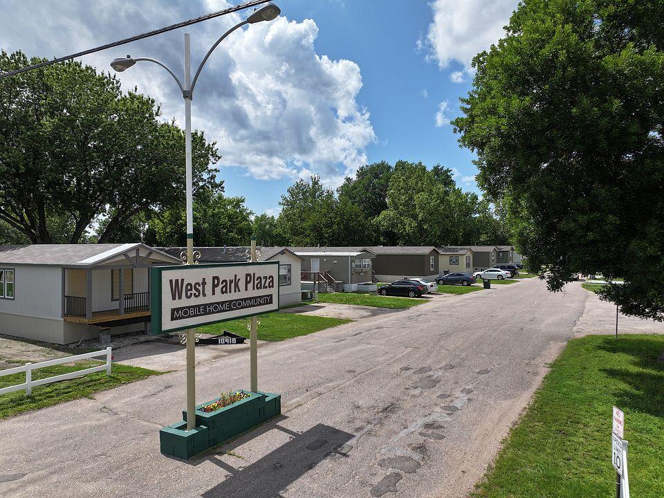 Composite deck and railing system on new home in West Park Grand Island