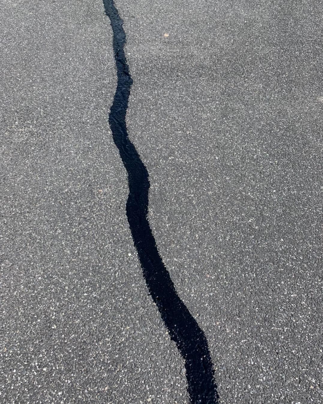 Asphalt crack sealing