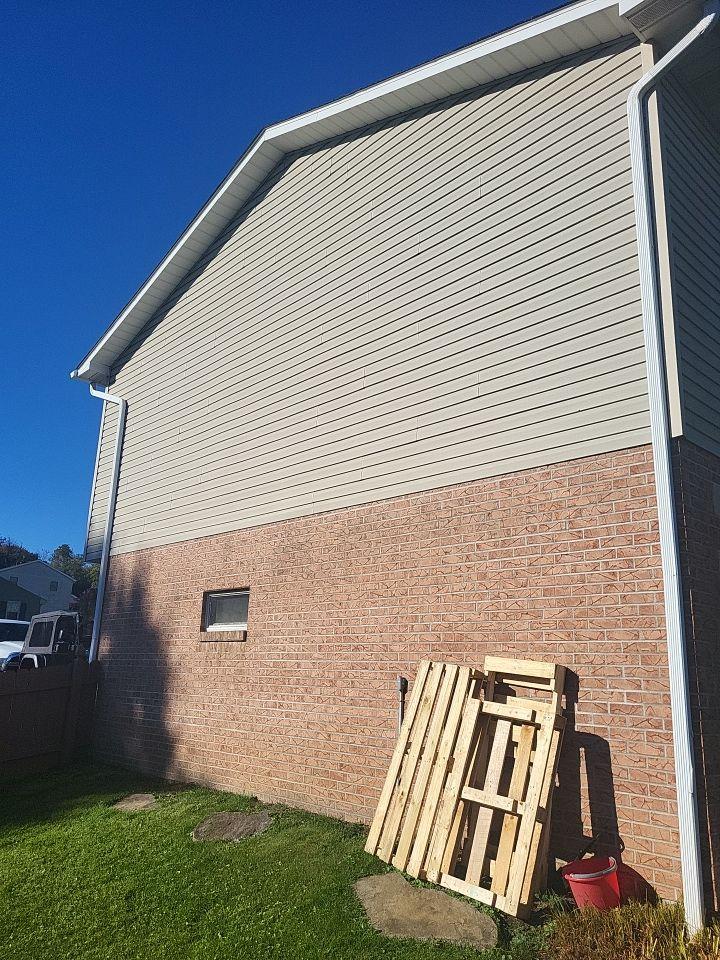 roofing, expert roofers on siding renovation