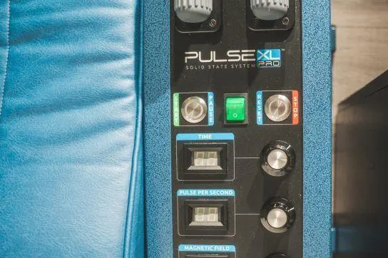Pulsed electromagnetic field therapy session promoting healing and inflammation reduction