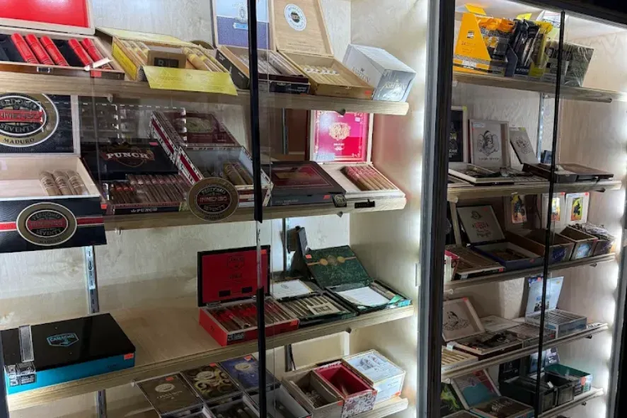 Store - Woody's Smoke Shop Albion