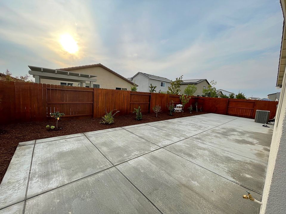 Roseville Concrete builds and installs patio.