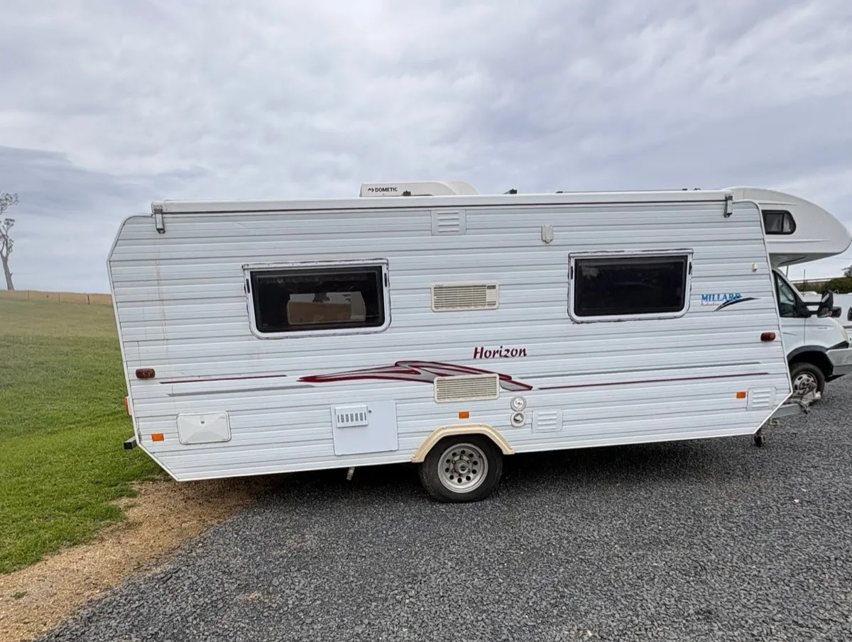 2005 Millard Horizon 16' Pop-Top Caravan | $15,000