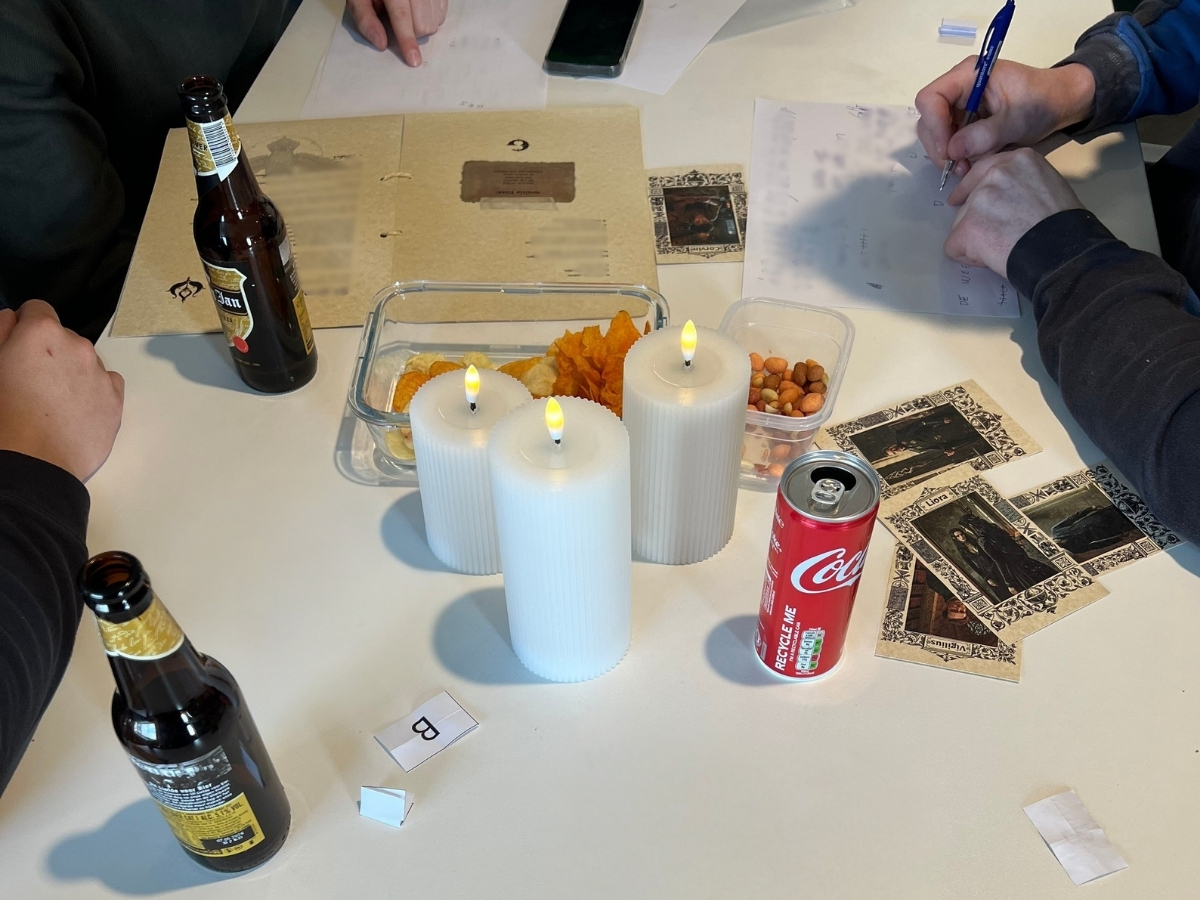 Team van GPI-Elektrotechniek ontrafelt een mysterie met het Alchemistisch Compendium en codewiel