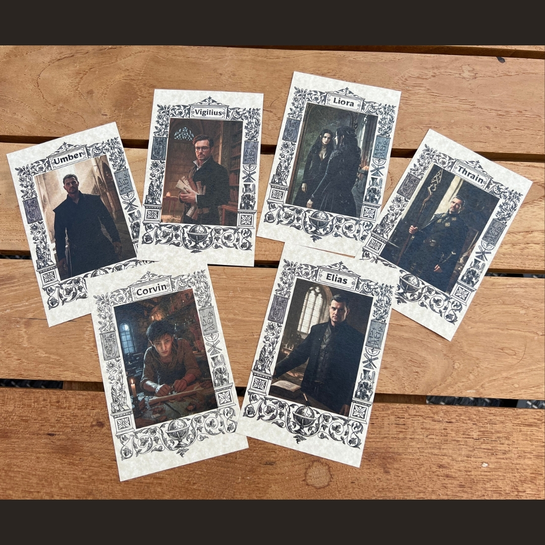 Set van zes karakterkaarten met sleutelfiguren uit het erfgoedmysterie Het Obsidiaan Ei