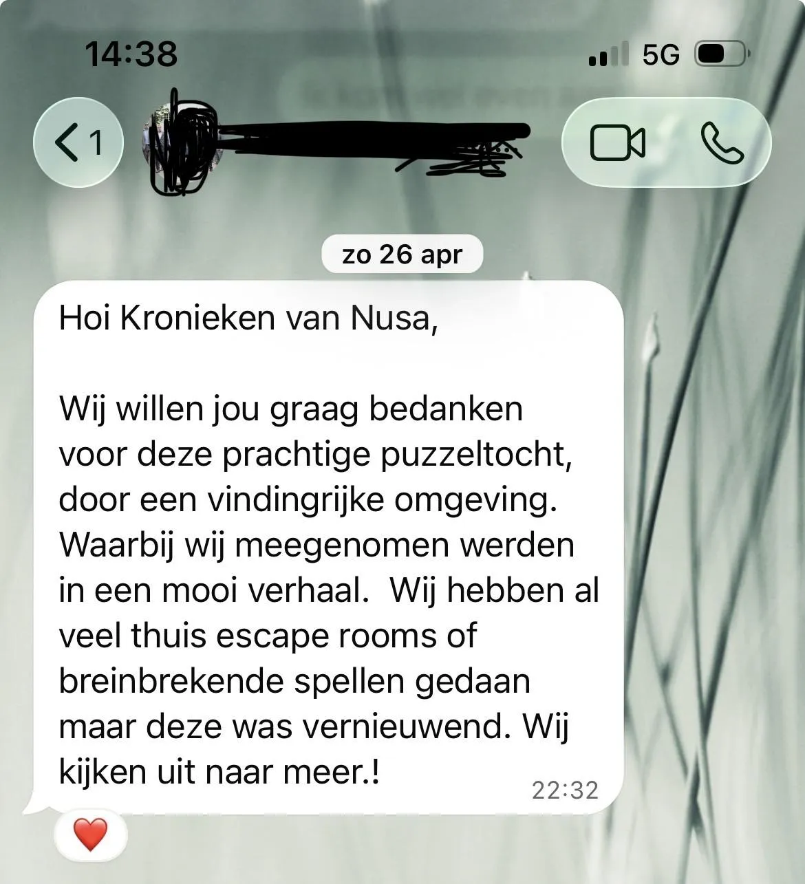 WhatsApp-review van een klant over het Obsidiaan Ei uit de Kronieken van Elias erfgoedmysterie: positieve ervaring met de vernieuwende thuis-escape room en het verhaal.