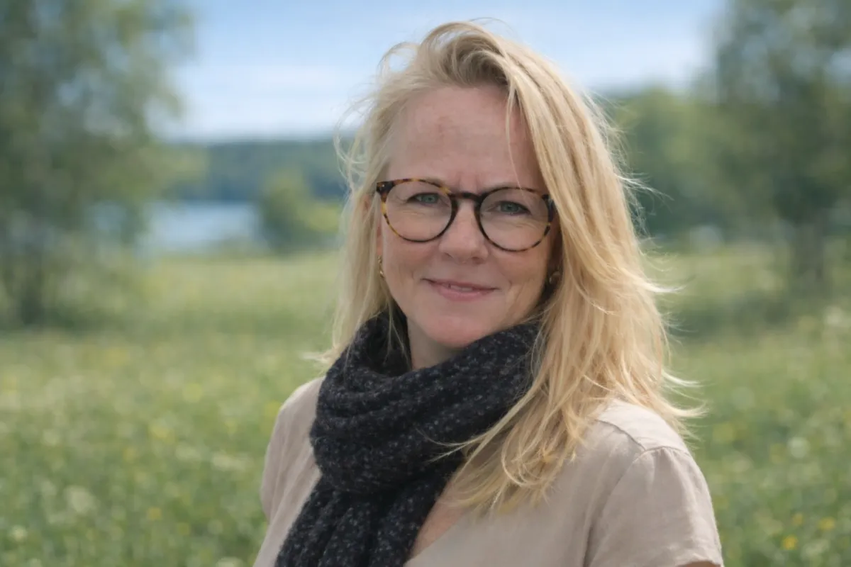 Bitte, grundare och kursledare, ler varmt