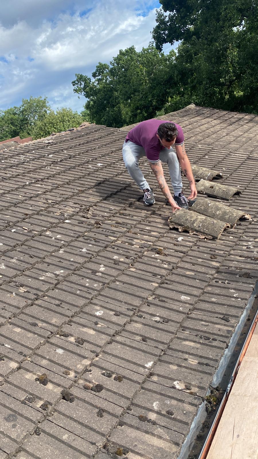 Roofer identifying a roof fault in Worcester, providing expert diagnosis to prepare for repairs, ensuring long-term protection and roofing integrity by JF Roofers.