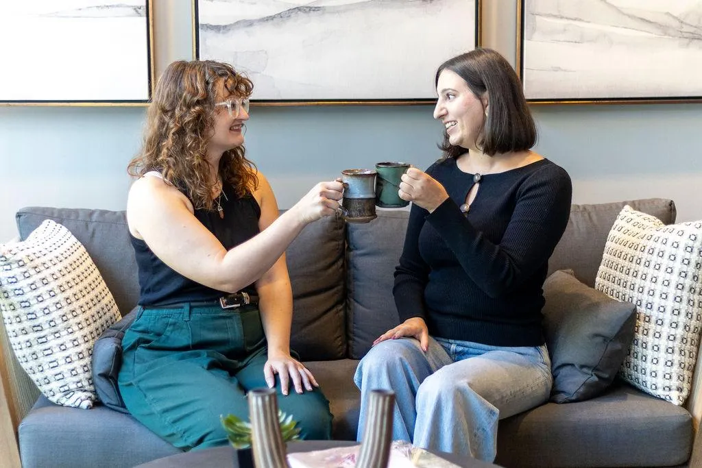 Alyssa Sharp a life coach and client clicking mugs