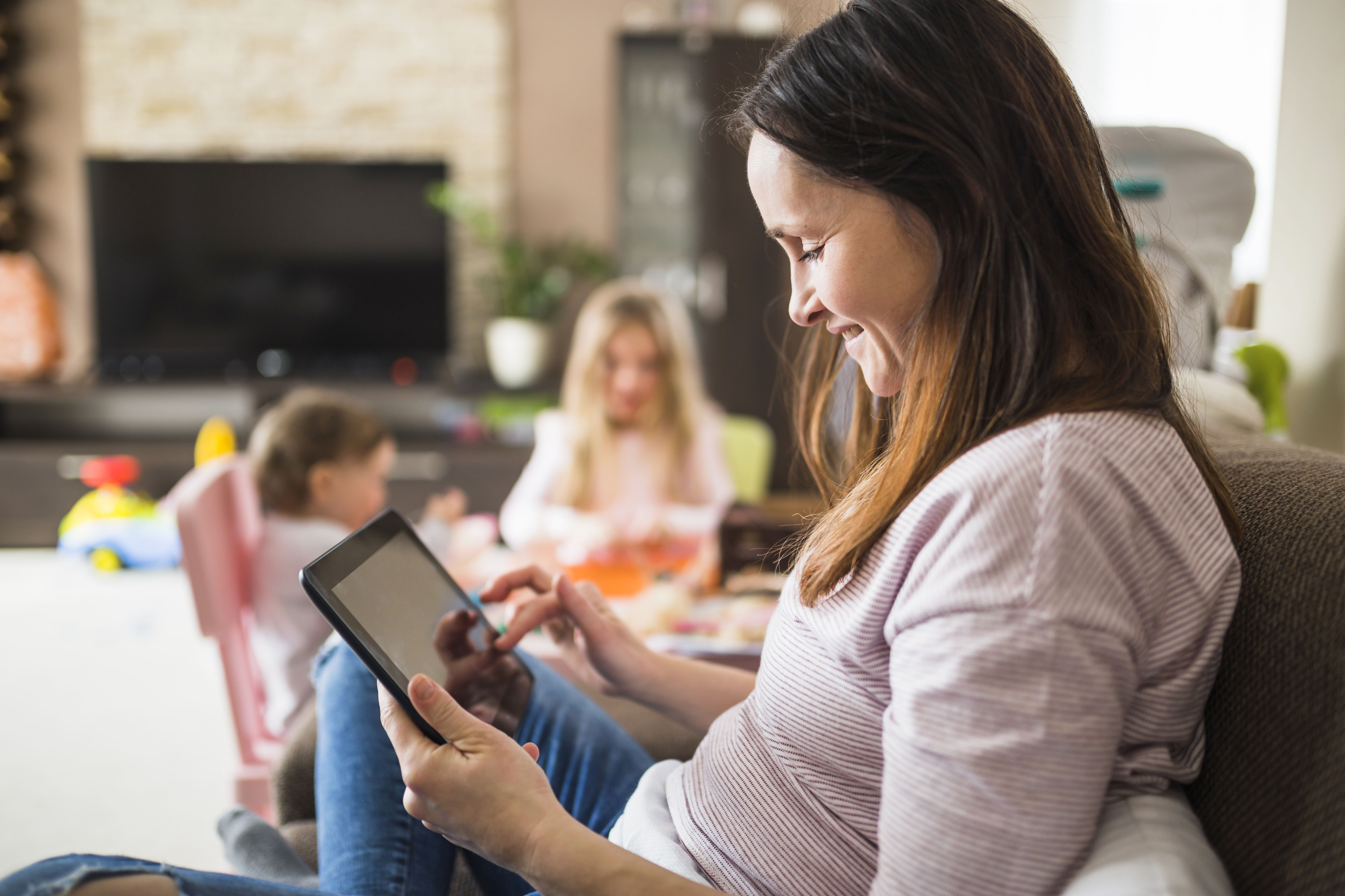 Presencia real con tus hijos: cómo el móvil nos aleja sin que lo notemos