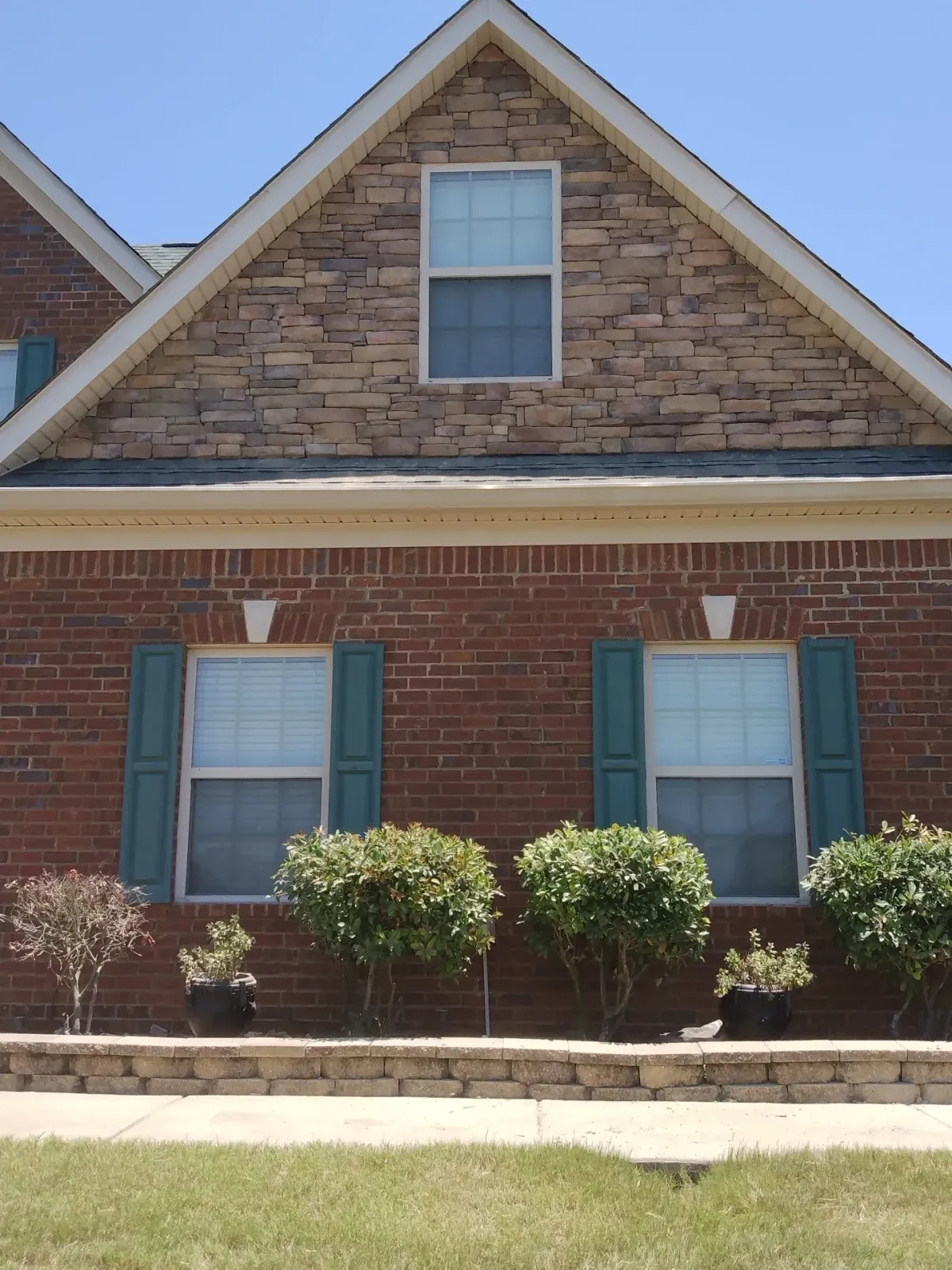 Pompano Beach Concrete constructs new driveways.