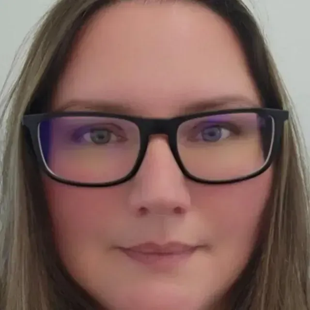 Jill Scheider Logistics Manager Go-Fenetex retractable screens