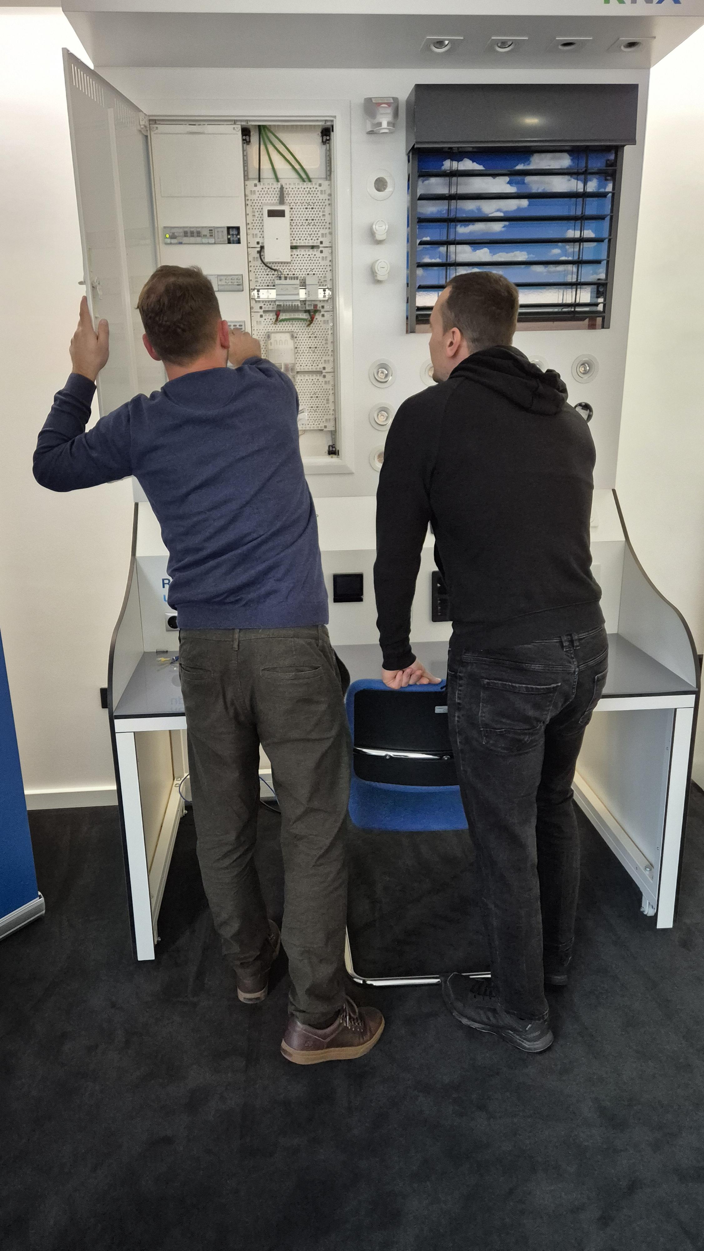 Constrel na edukacij kod dobavljača Hager