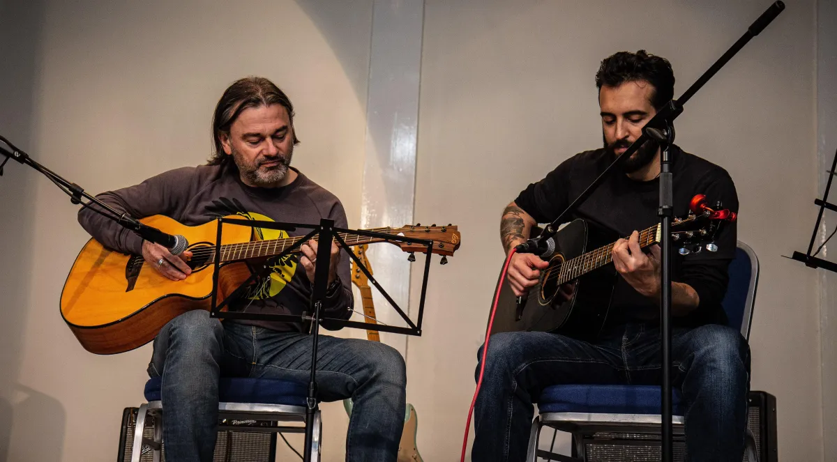 Beginner Guitar Lessons For Adult Guitarists