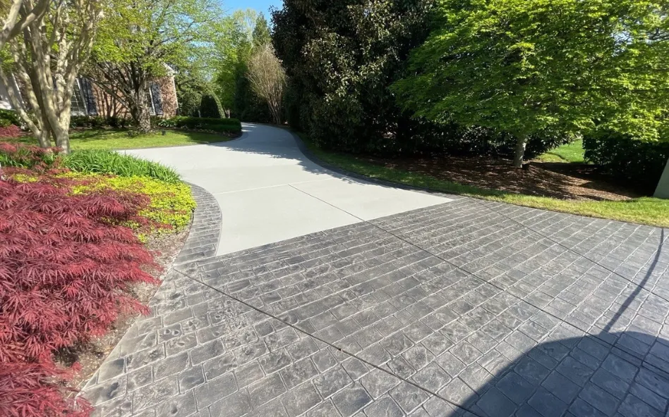 Ocala Concrete builds and installs driveways.