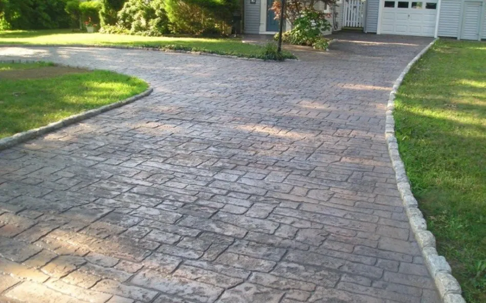 Ocala Concrete builds and installs driveways.