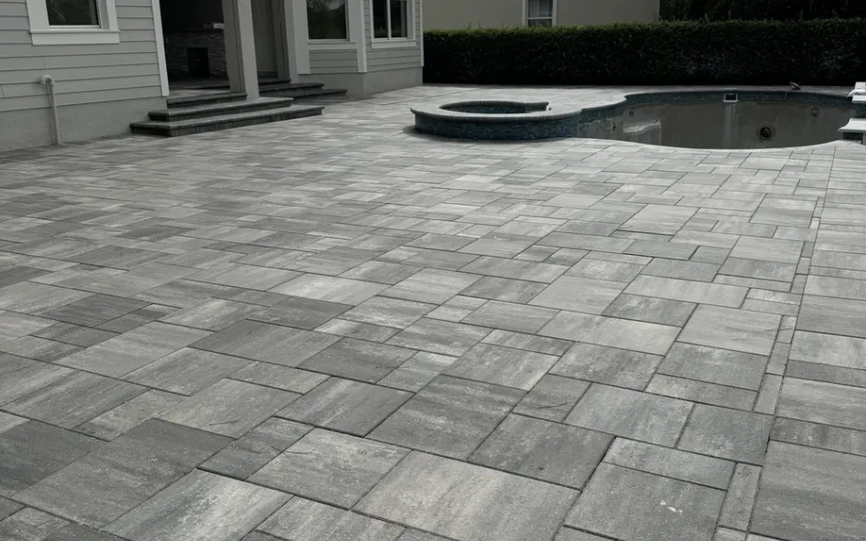 Ocala Concrete builds and installs driveways