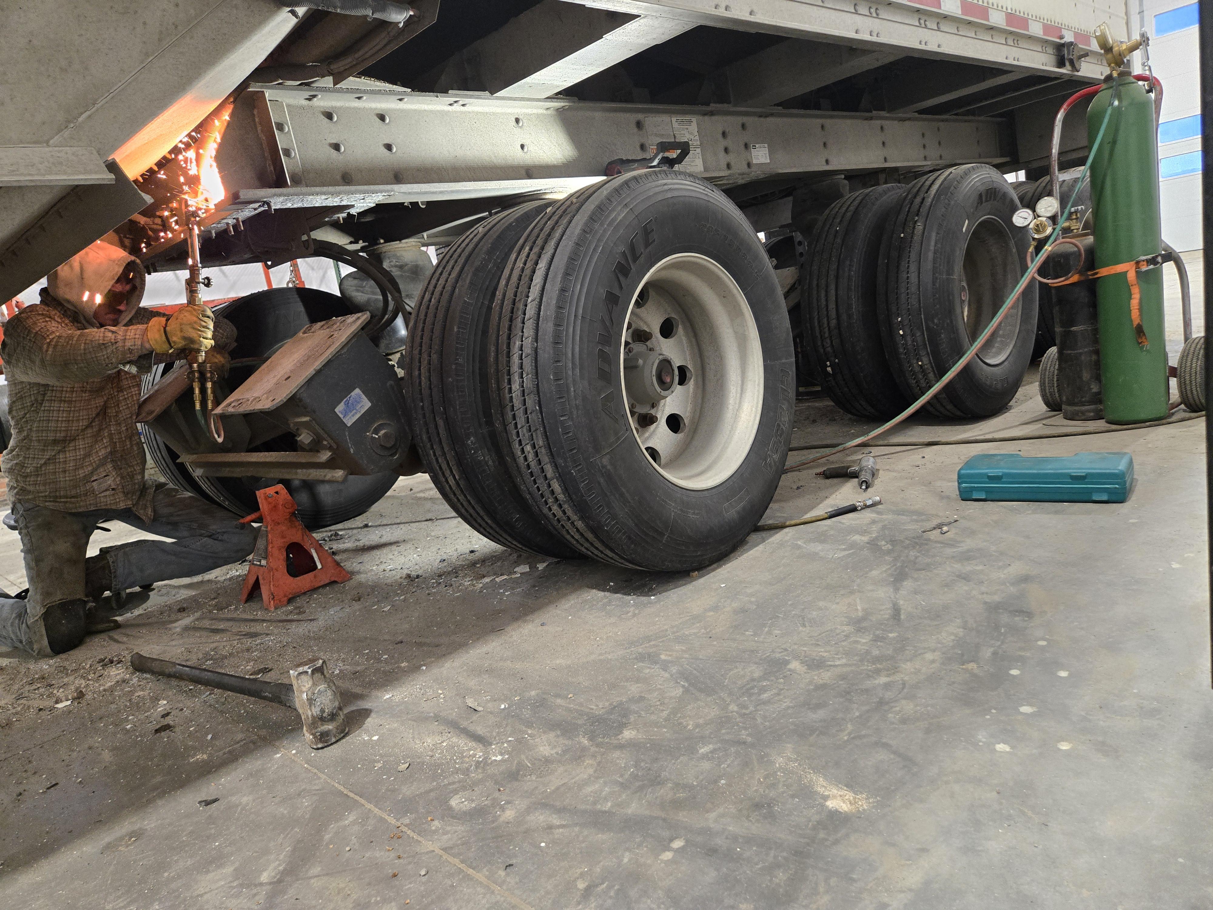 Common Signs Your Heavy-Duty Truck Needs Repair