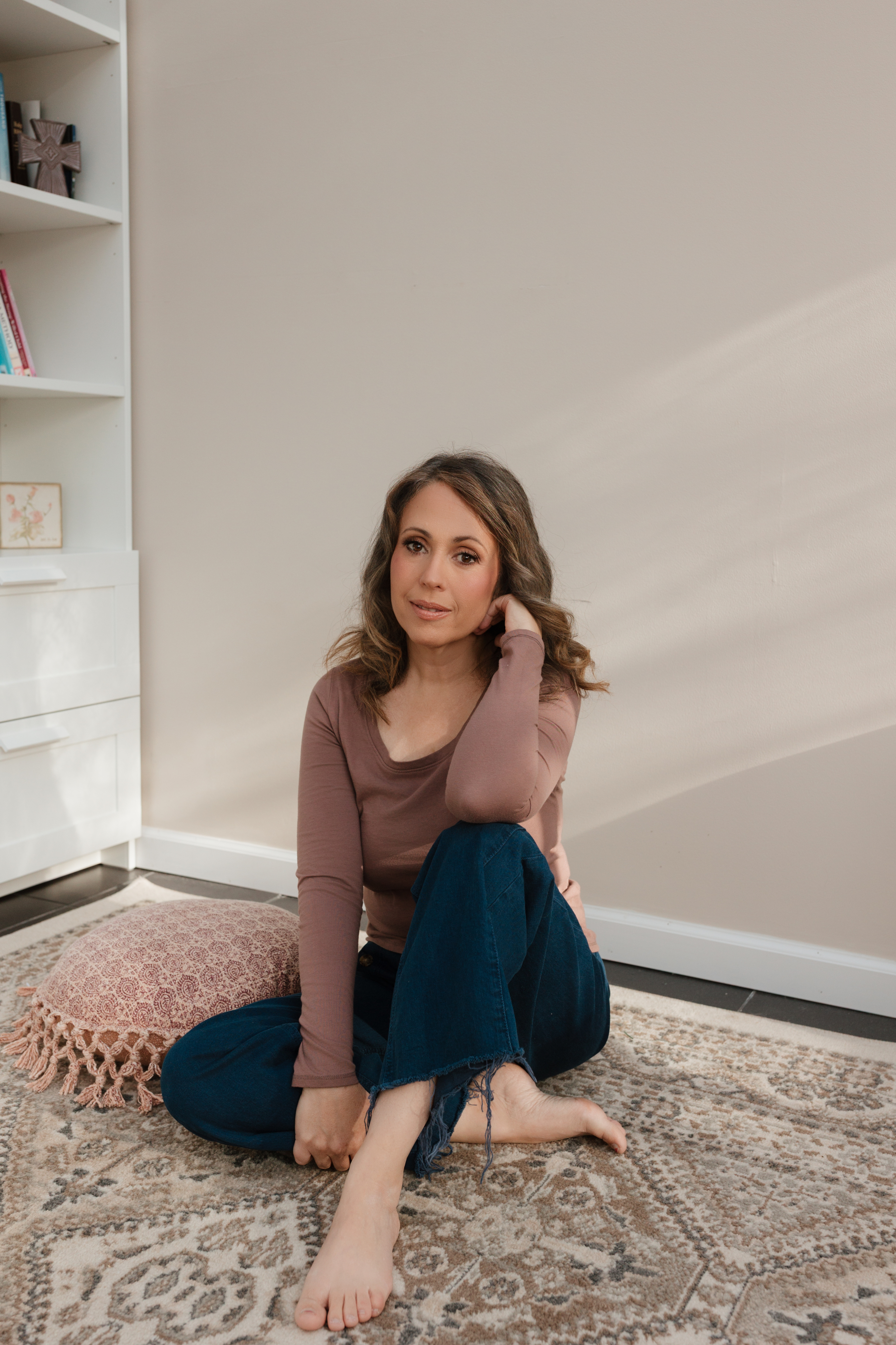 Consulting with Clara - calm classroom corner with natural materials and supportive environment.