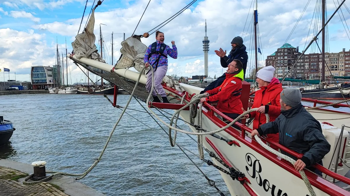 Veiligheidscursus-deksmaat-trossen-gooien.