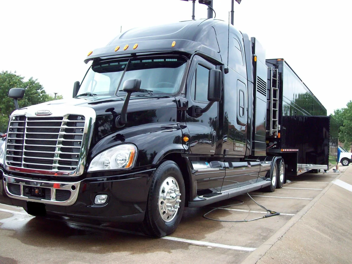 Truck detailing service Fort Worth - large vehicle specialists