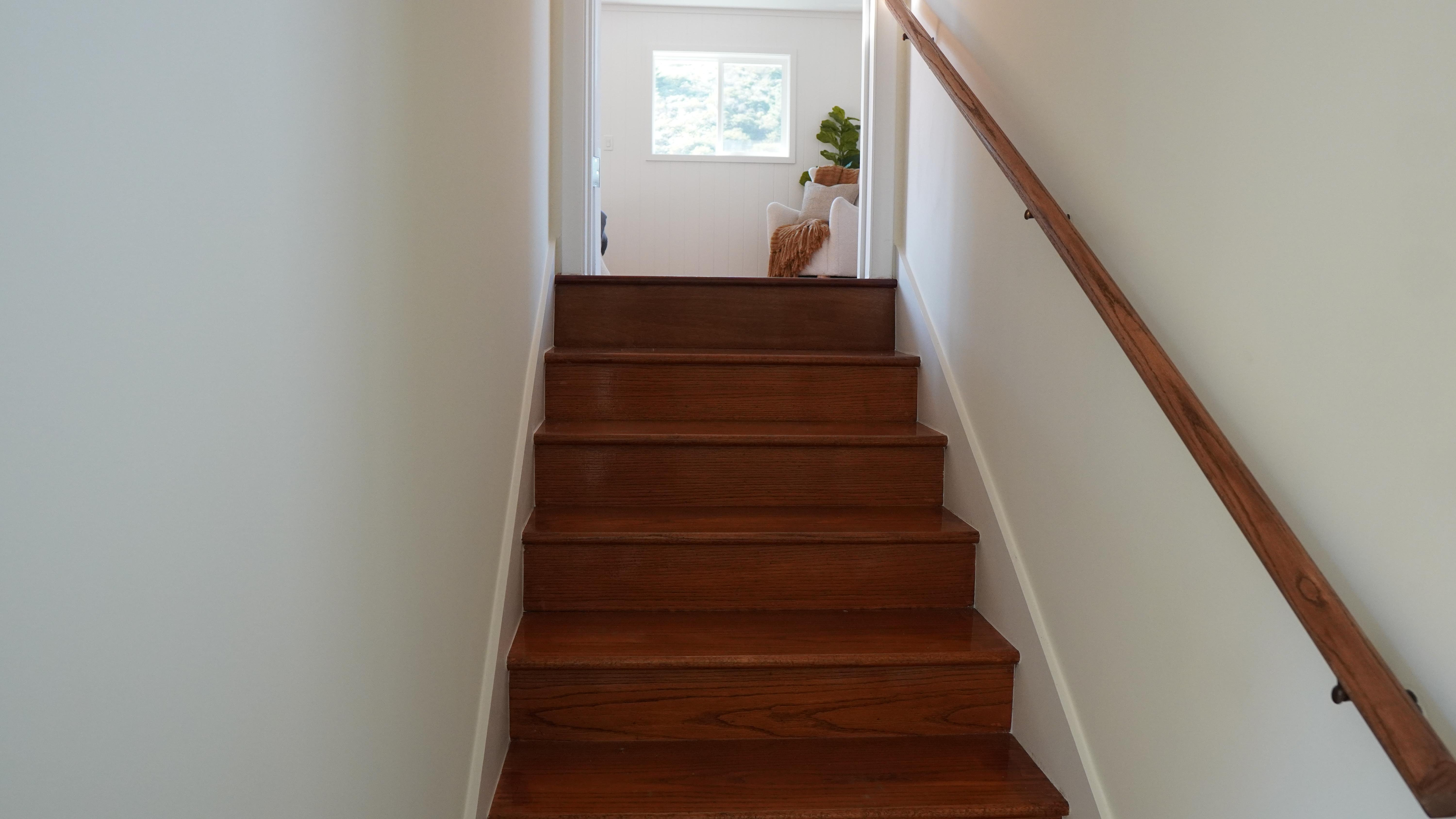 Harwood home staircase with hand rail on the right side in Half Moon Bay, CA.