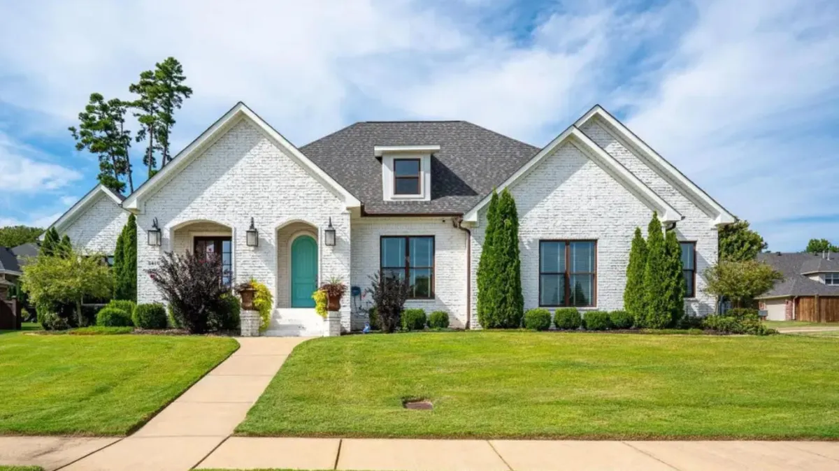 Conway Concrete builds and installs driveway