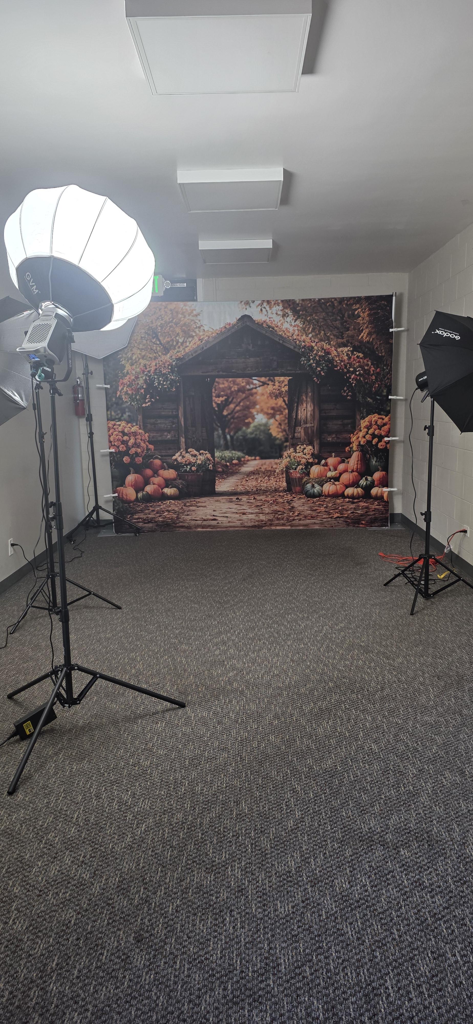 A look at the Studio 2 with one of the lights on for the mini photo sessions