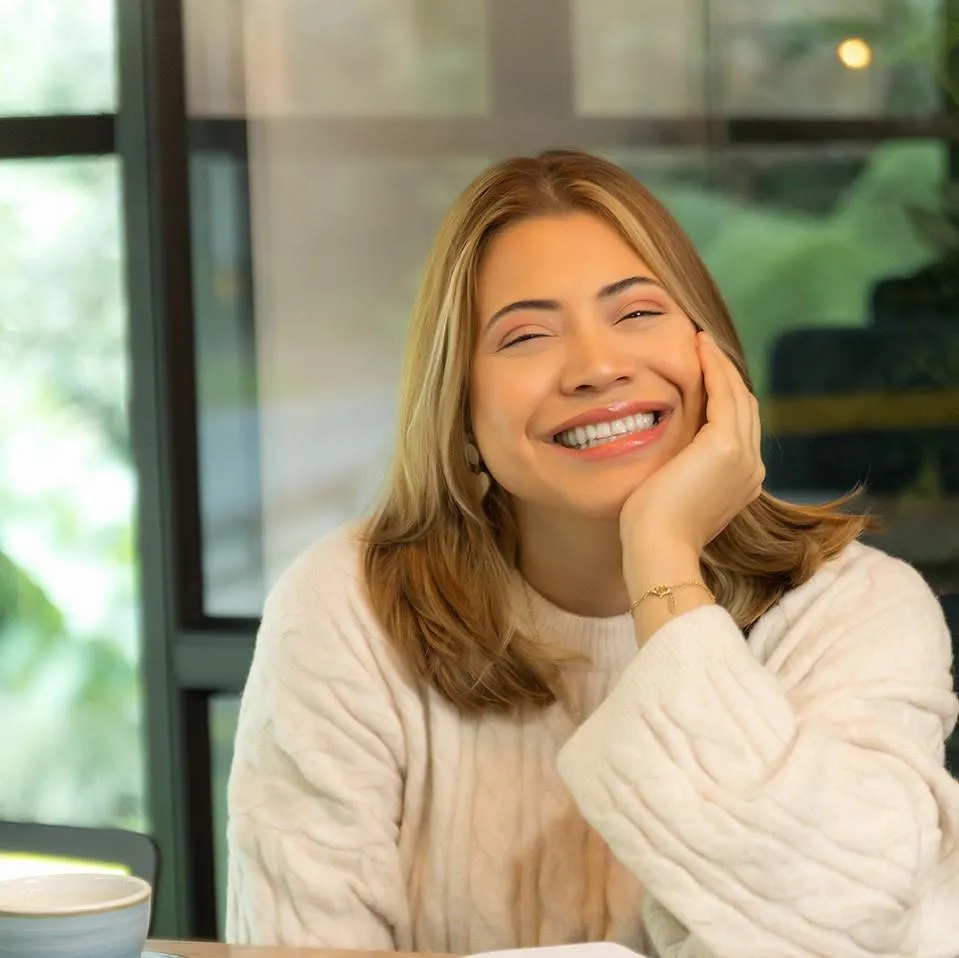 ProfitSeed mujer sonriendo finanzas personales