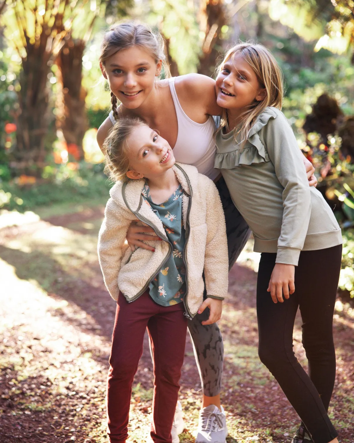 Family portrait photographer in Hawaii.