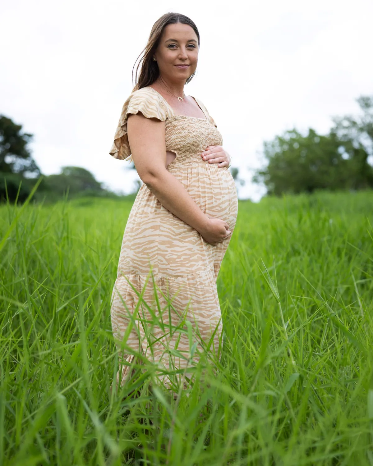 Maternity photo shoot in Hawaii.