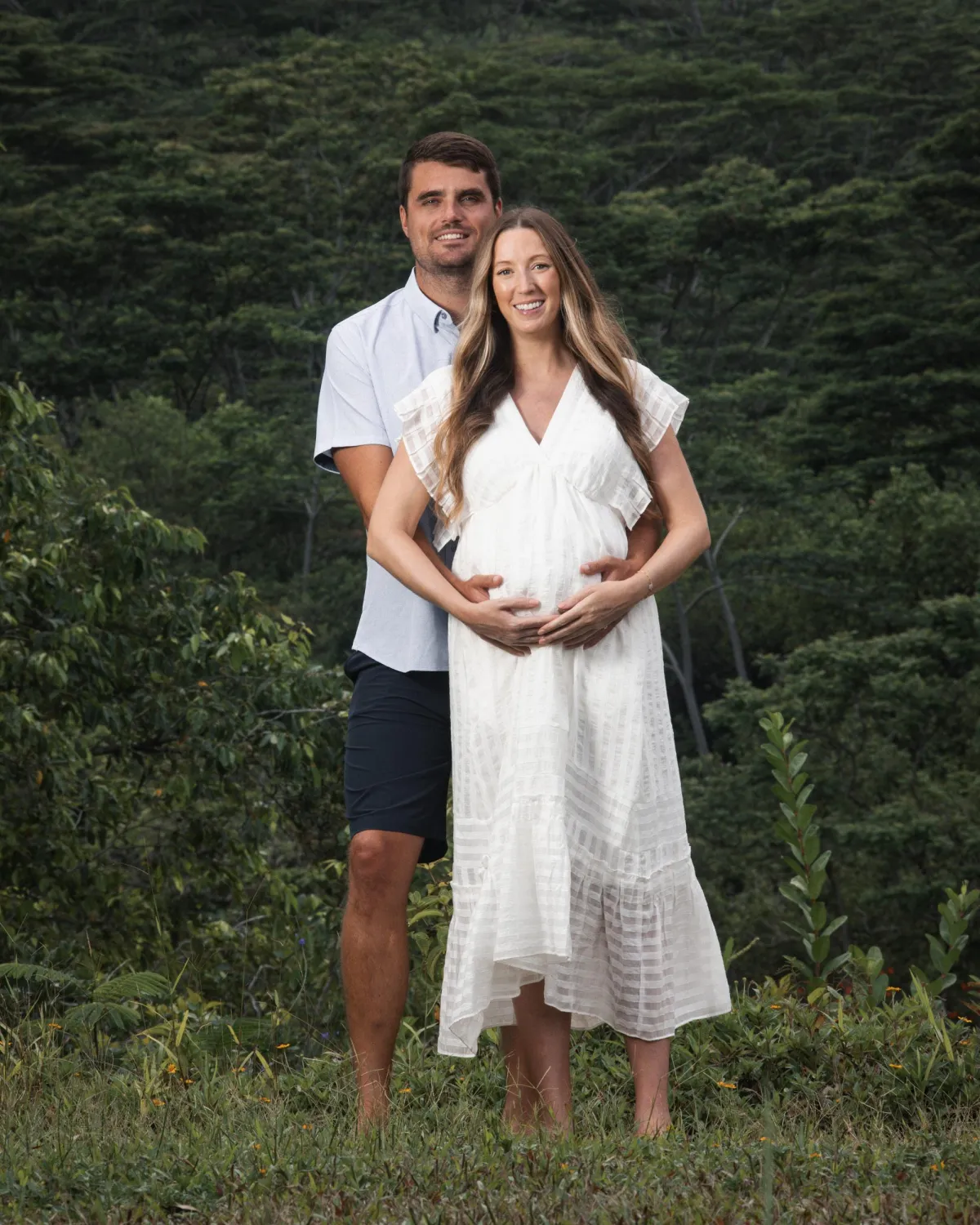 Maternity photo shoot in Hawaii.