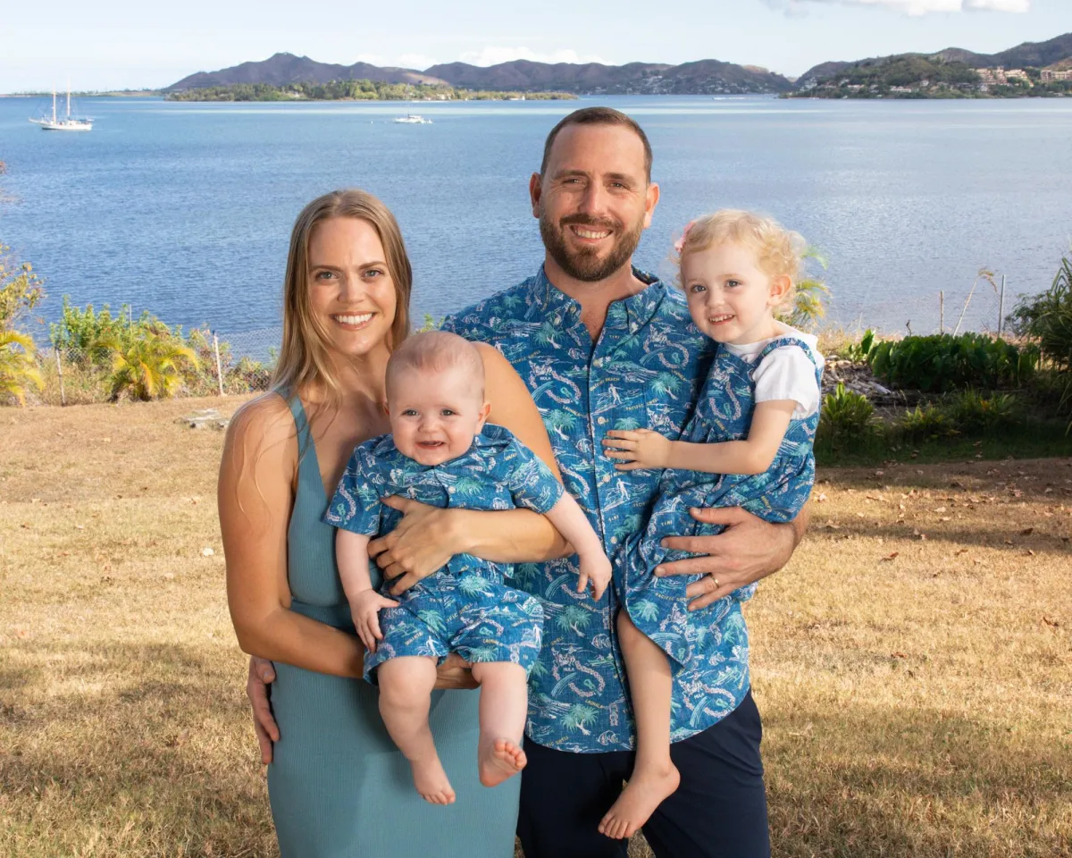 Family Christmas card photo shoot Oahu.