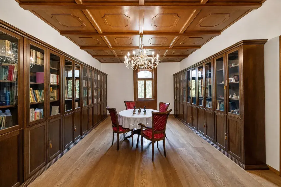 Formal salons and library