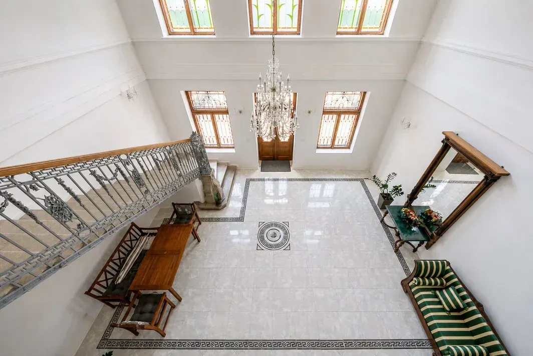 The principal entrance hall and representative staircase
