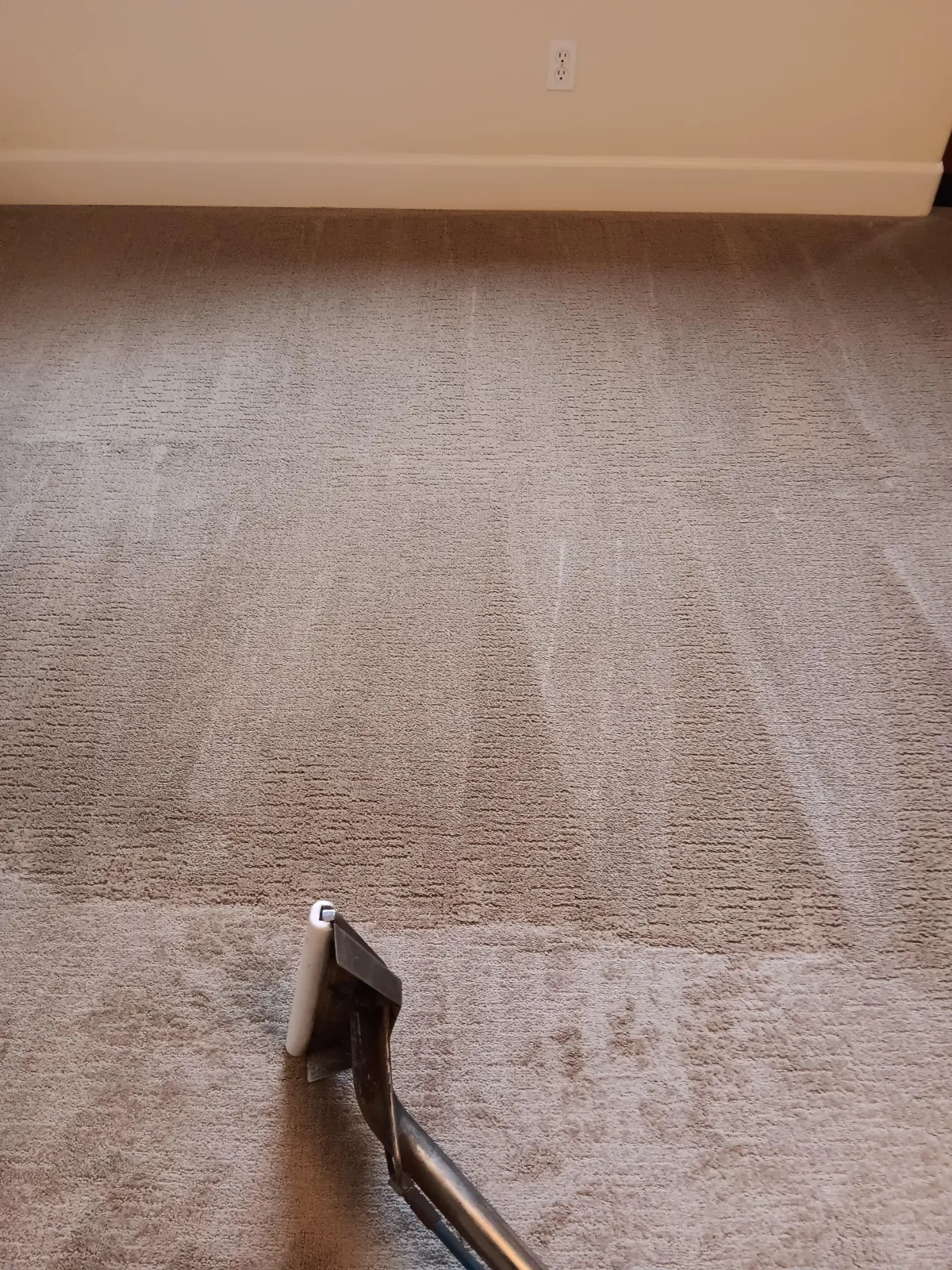 Before-and-after carpet cleaning in a Santa Maria home — professional results for homeowners and commercial/office clients in Santa Barbara County and San Luis Obispo County.