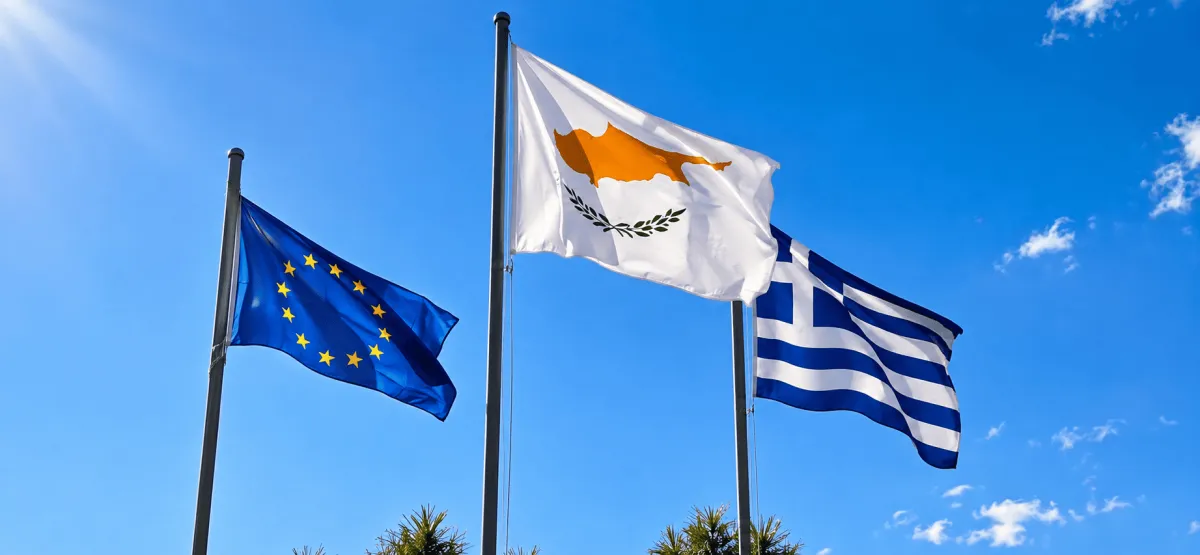 Bandera de Chipre, Unión Europea y Grecia
